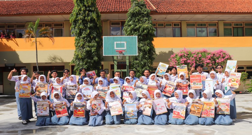 UKK KELAS XII DKV SMKN 1 PENGASIH TAHUN PELAJARAN 2024/2025: 36 SISWA TAMPILKAN KARYA POSTER FESTIVAL KULINER