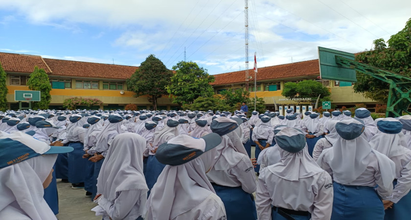 SMK Negeri 1 Pengasih Gelar Upacara Peringatan Hari Penegakan Kedaulatan 1 Maret 2025