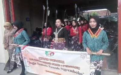 Kirab Budaya Keluarga Besar SMKN 1 Pengasih Meriahkan Peringatan Hari Jadi DIY